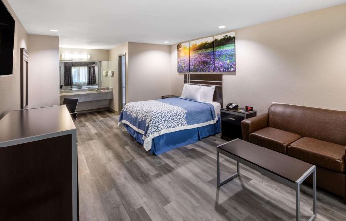 Days Inn by Wyndham Baytown Garth Road I10 East