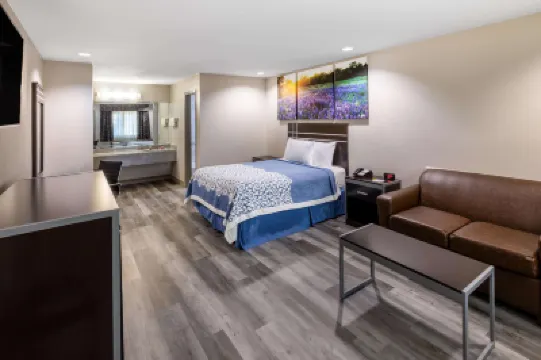 Days Inn by Wyndham Baytown Garth Road I10 East Hotels in 