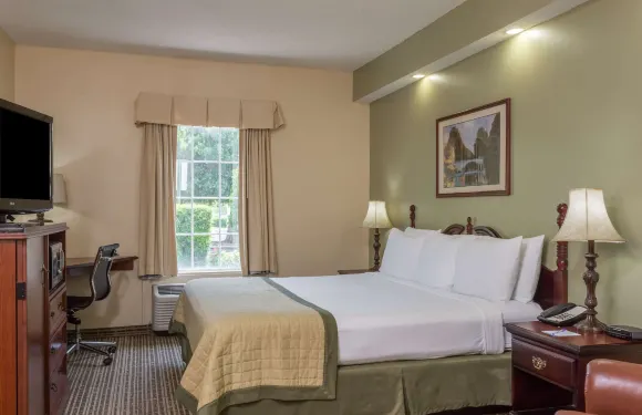 萊克蘭唄盟套房酒店