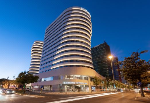 유로스타스 유니버살 리스보아의 야외 수영장