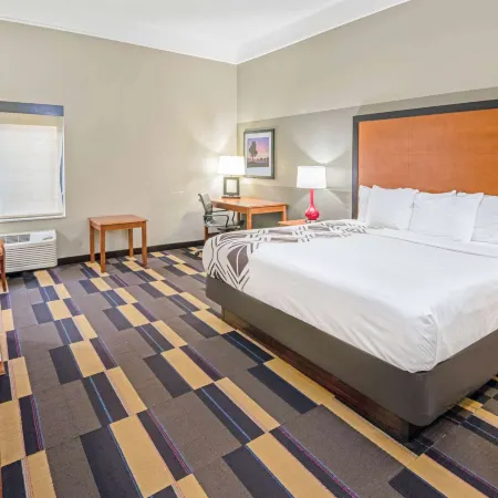 La Quinta Inn & Suites by Wyndham Oklahoma City - Moore Отели в г. Мур