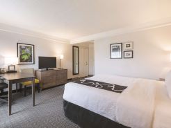 La Quinta Inn & Suites by Wyndham Dallas Plano West
