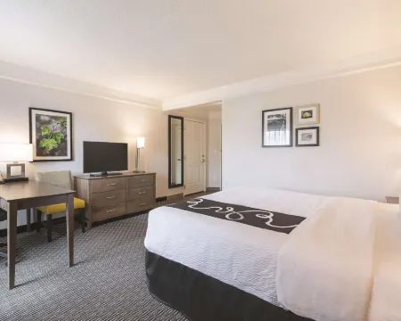 La Quinta Inn & Suites by Wyndham Dallas Plano West Hotels in Plano