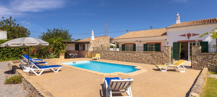 Do Castelo Hotels in Faro