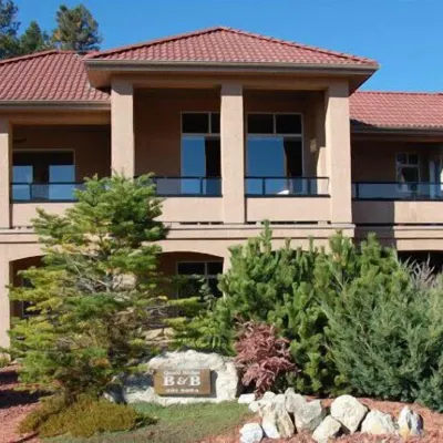 A Vacation Paradise at Quail Ridge B&B Hotels near The University of British Columbia - Okanagan Campus