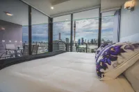 Arena Apartments by CLLIX Hotel di West End