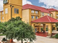 La Quinta Inn & Suites by Wyndham San Antonio N Stone Oak