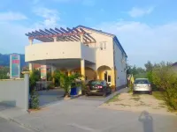 Apartments Bucic Hotels in Starigrad