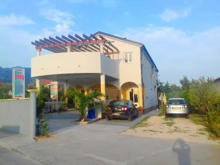 Apartments Bucic Отели в г. Jovici