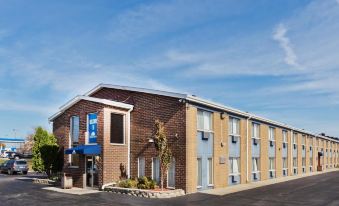 Days Inn by Wyndham Rockford - Housity