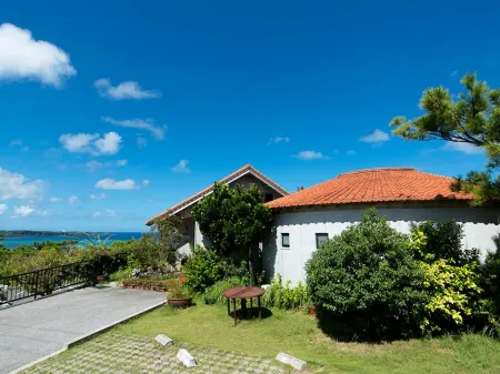 Hotel Condominium Doka Doka Отели рядом с достопримечательностью «Okinawa Institute of Science and Technology»