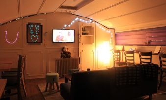 U Guesthouse in Hongdae Female Only - Hostel