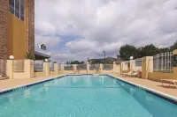 La Quinta Inn & Suites by Wyndham Beeville Hotels in Beeville