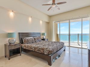 Encanto Living 1101 -2Br by Kivoya