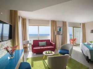 レオナルド ローラ ビーチ & スプラッシュ リゾート