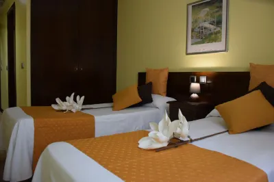 Hotel Complutense Hotel a 