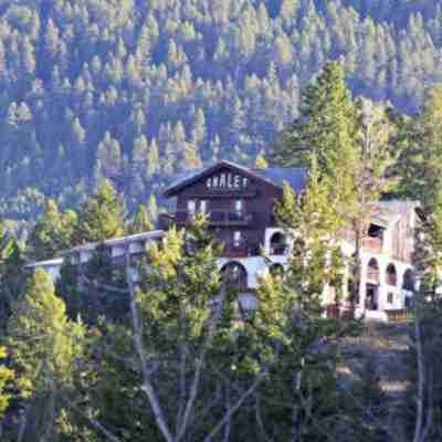 Radium Chalet Hotel Exterior