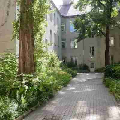 GoVienna Small Modern Apartment Hotel Exterior
