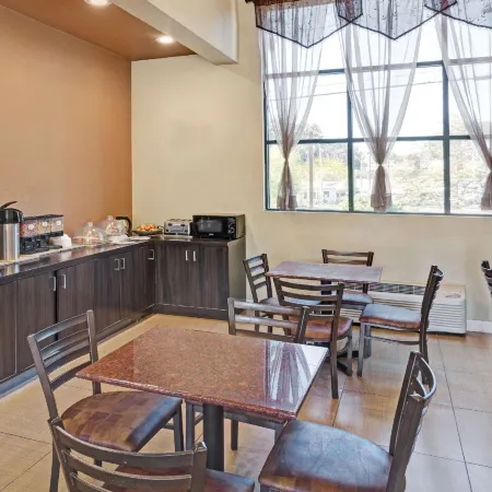 Travelodge by Wyndham Whittier