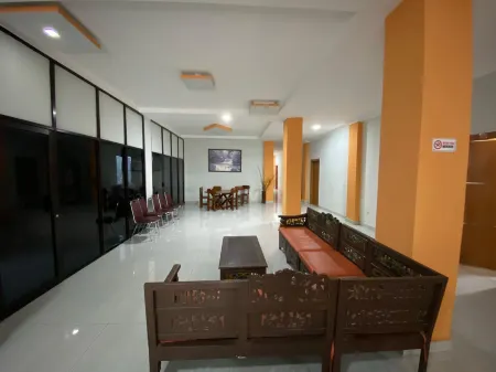 Hotel Magellona Makassar Mitra RedDoorz Отели в г. Makassar District