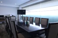 Royce Hotel & Casino