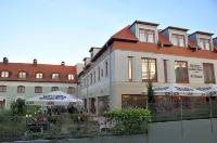 Hotel Harom Gunar Hotel berhampiran Szabadság Ház