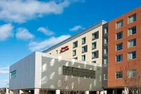 Hampton Inn & Suites Grand Rapids/Downtown, MI Các khách sạn gần Aquinas College