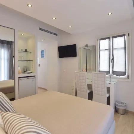 Alexandros Apartments
