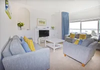 Beautiful Aberdovey Seafront Apartment 2