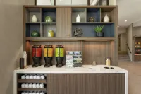 Home2 Suites by Hilton Minneapolis University Area - breakfast