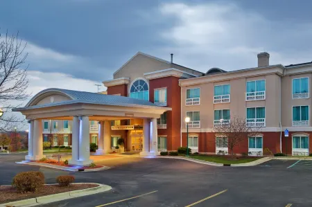 Holiday Inn Express & Suites GRAND RAPIDS-NORTH by IHG