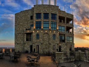 The Oread Lawrence, Tapestry Collection by Hilton