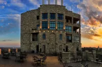 The Oread Lawrence, Tapestry Collection by Hilton Hotels in der Nähe von KU School of Law