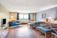 Super 8 by Wyndham Mahwah - Parking
