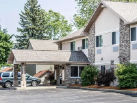 Quality Inn & Suites Hotels in Door County