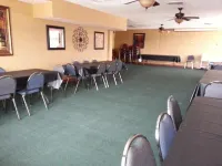 Econo Lodge Inn & Suites