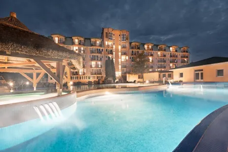 Hotel Europa Fit Hévíz Отели рядом с достопримечательностью «Термальное озеро Хевиз»