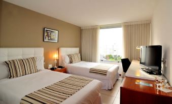 Real Colonia Hotel & Suites