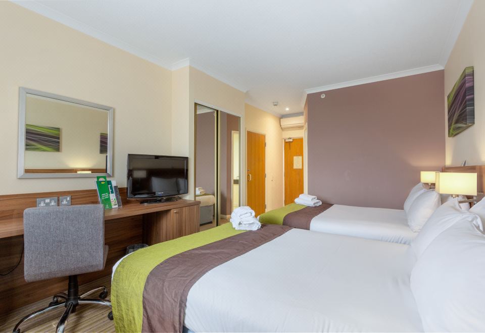 Holiday Inn Leamington Spa / Warwick Over view