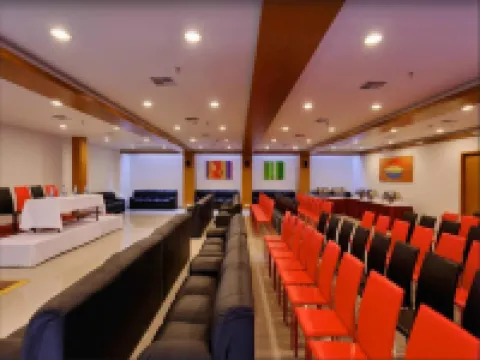 Hi5 Hotel & Experience