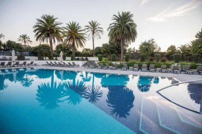 Azoris Royal Garden – Leisure & Conference Hotel Отели рядом с достопримечательностью «Nucleo de Santa Bárbara do Museu Carlos Machado»