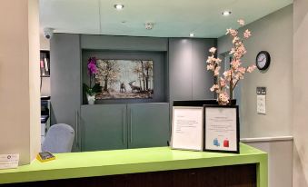 Cairn Hotel & Apartments