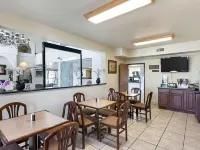 Quality Suites San Antonio Brooks City Base Hotels near Pickwell Park
