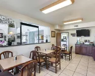 Quality Suites San Antonio Brooks City Base - Private Pools