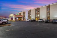 Holiday Inn Express NEW ALBANY by IHG - parking