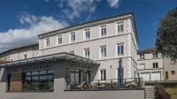 Logis Hôtel le Tisseur des Saveurs Cleppe 호텔