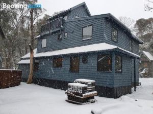 被雪困住的旅館公寓