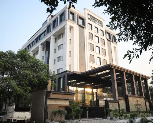 Utopian Luxe Hotels near Gomti Nagar