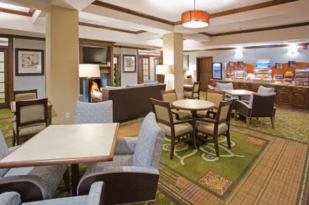 Holiday Inn Express & Suites Logan Отели в г. Cache County