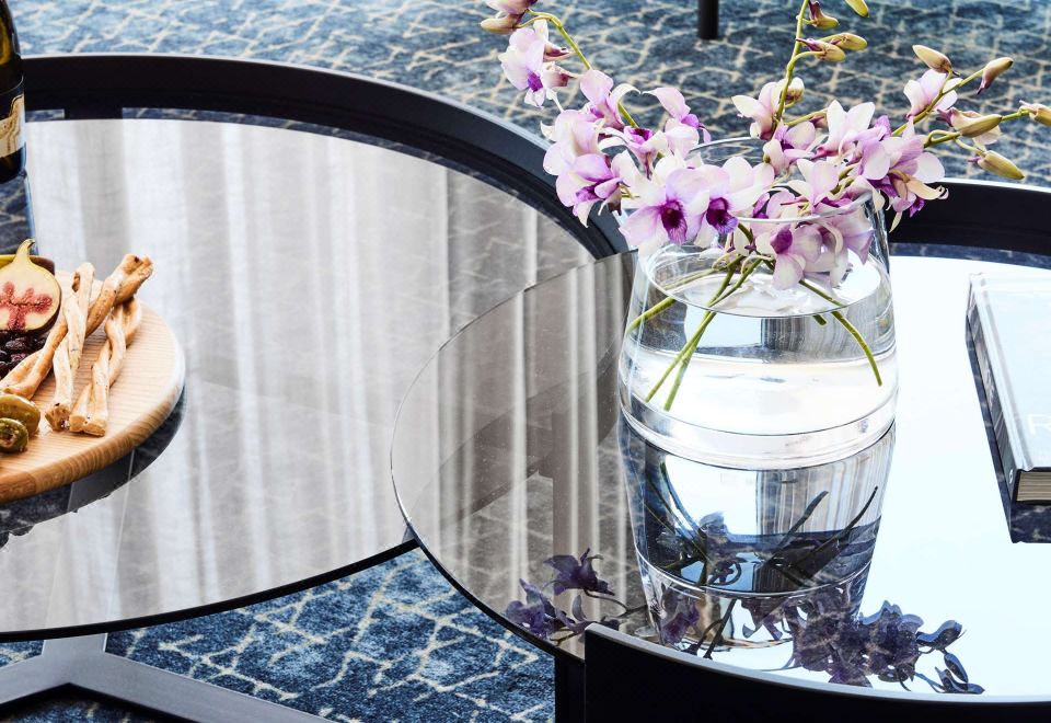 Holiday Inn Melbourne on Flinders Over view